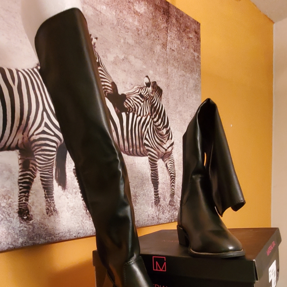 Boots - Picture 4 of 5